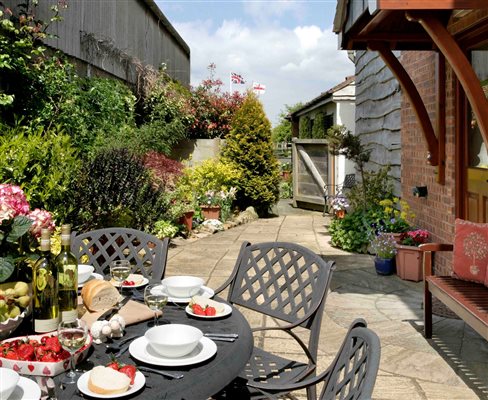 Large sunny patio garden